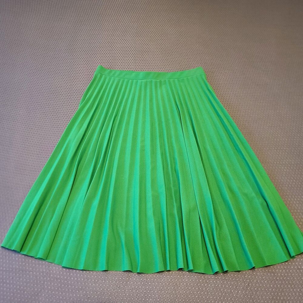 Elizabeth & Nicole Emerald Green Pleated Skirt Size Medium